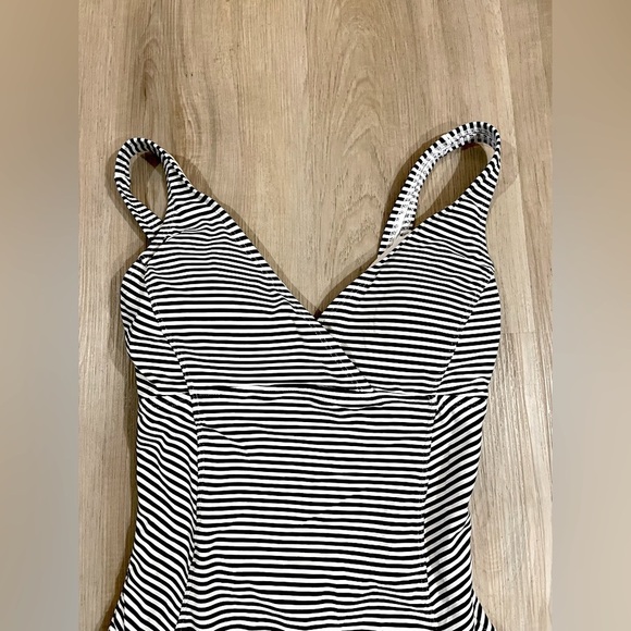 Super cute striped NIP TUCK bathing suit with cutout peekaboo back. - Picture 4 of 11
